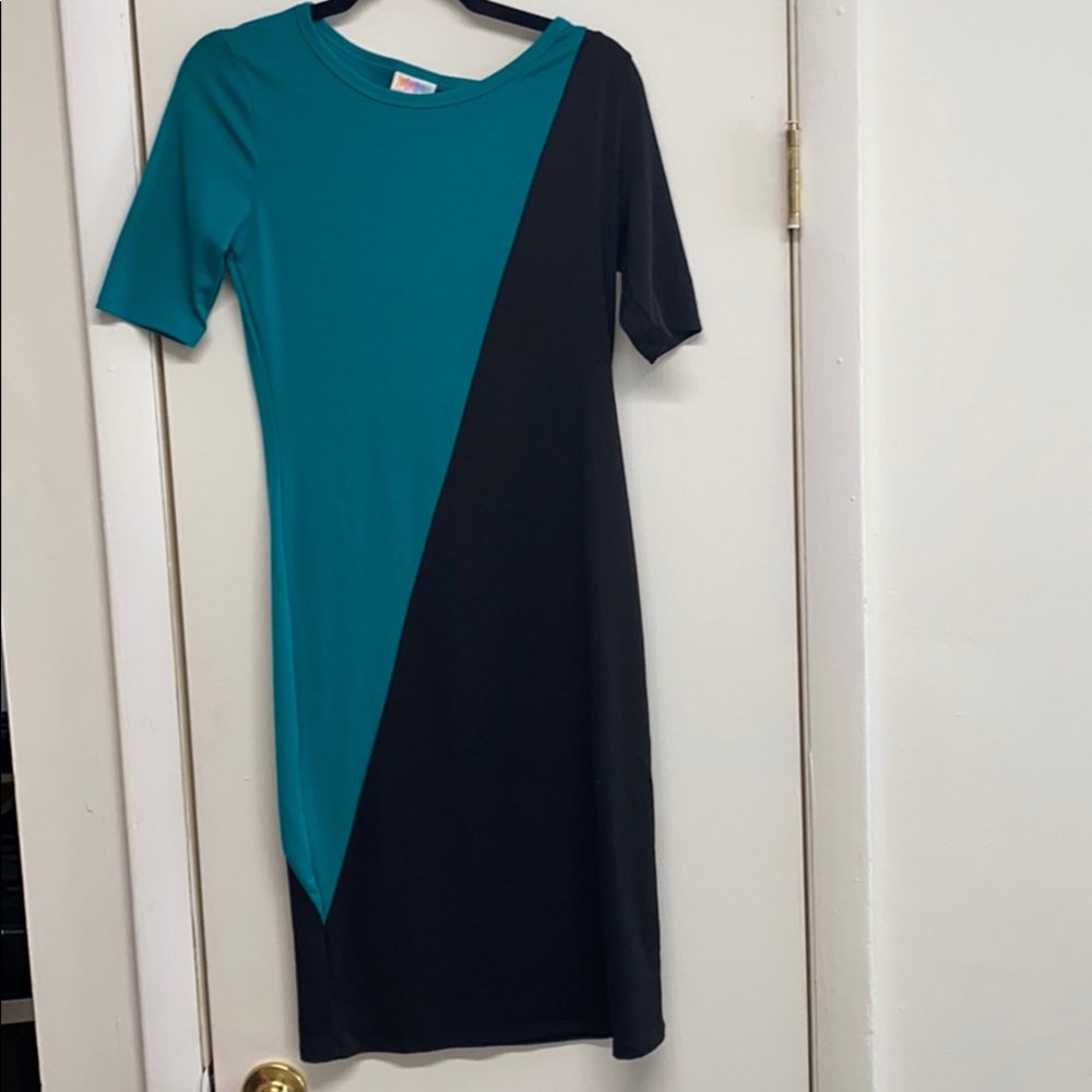 Form fitting LuLaRoe dress!